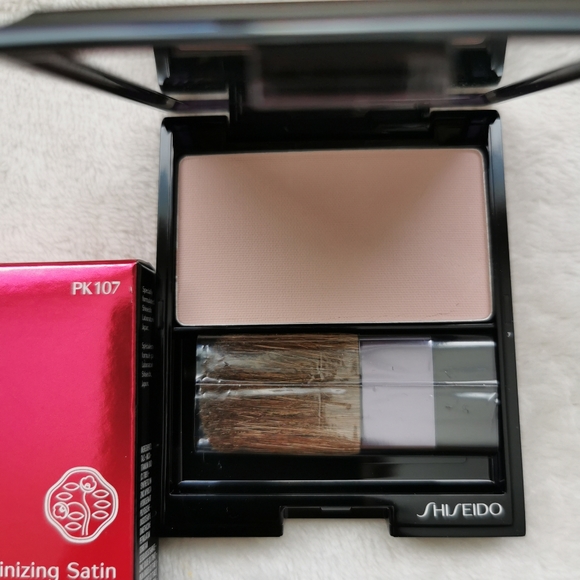Shiseido PK107 Luminizing Satin Face Colour - Picture 2 of 5